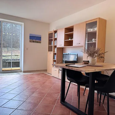 Gemuetliche Mit 2 Schlafzimmern Am Prosnitzer Wald Apartmán
